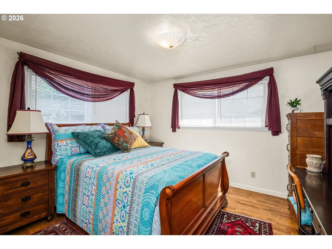 Photo of 32120 COBURG BOTTOM LOOP RD