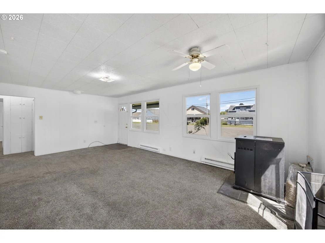 Photo of 1025 N LAKE RD