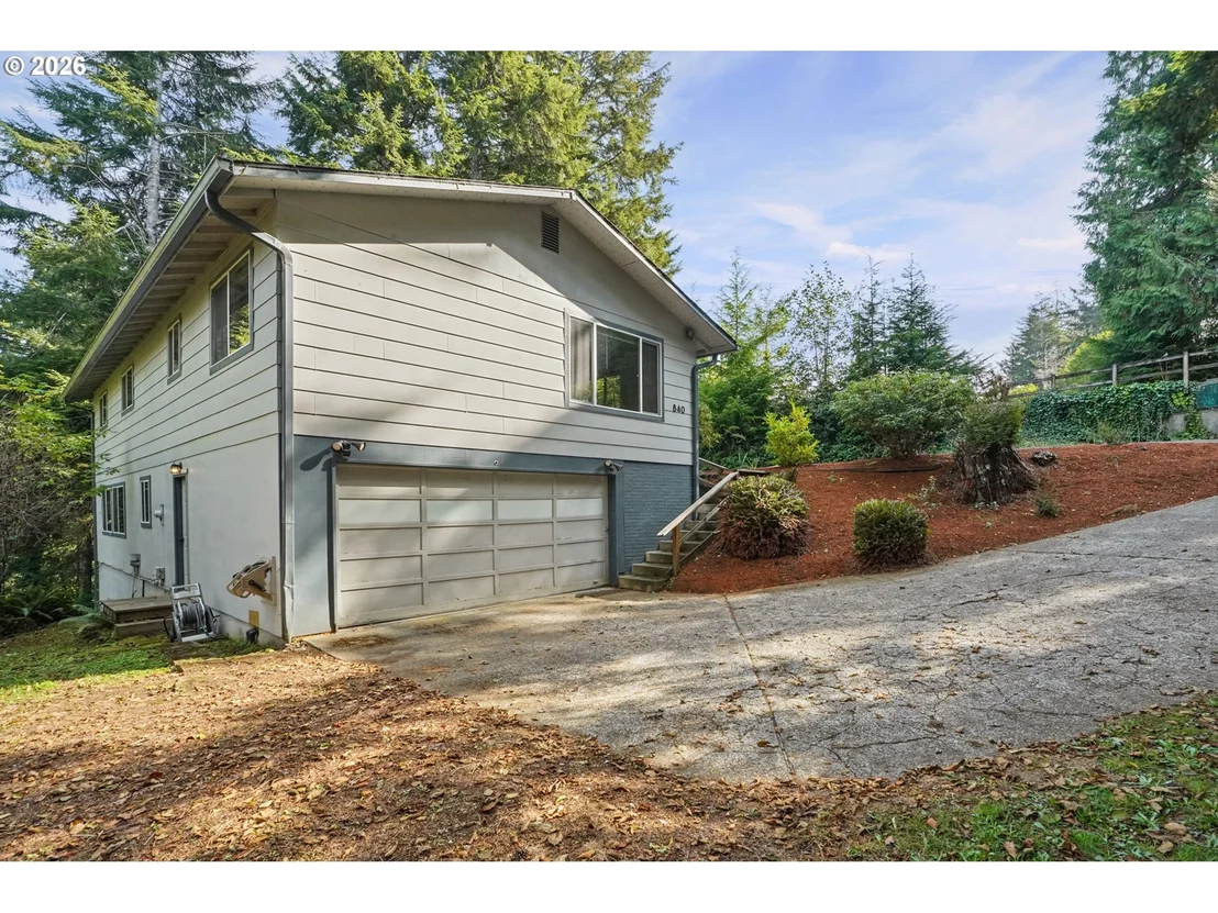 Photo of 840 OCEAN BLVD SE
