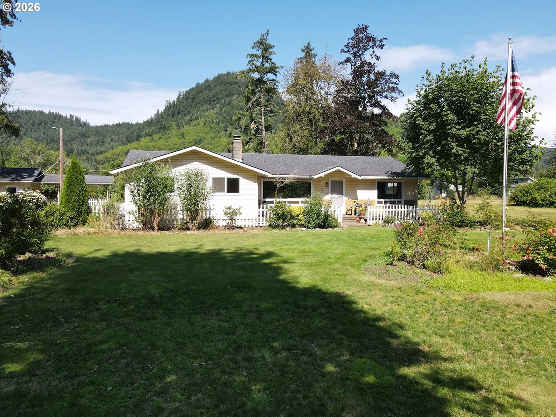 Photo of 36991 ROW RIVER RD
