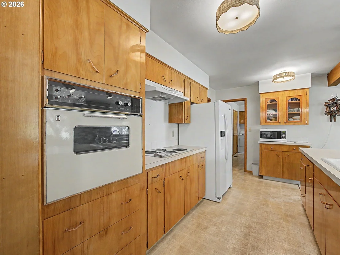 Photo of 250 SE JUNIPER AVE