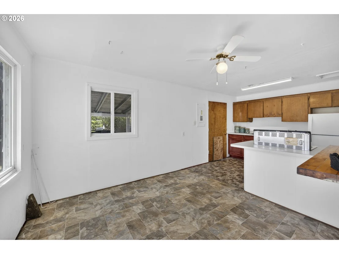 Photo of 1025 N LAKE RD