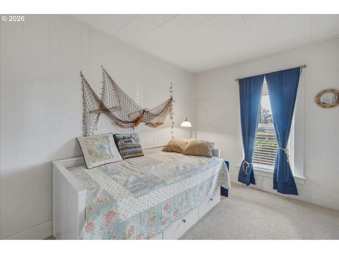 Photo of 210 CYPRESS AVE