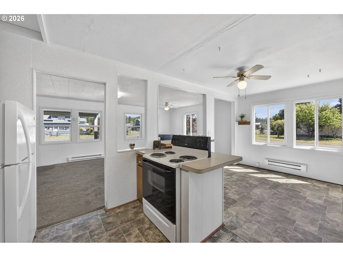 Photo of 1025 N LAKE RD