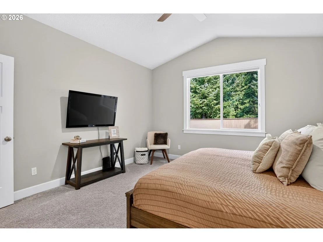 Photo of 1094 NE REGAN HILL LOOP