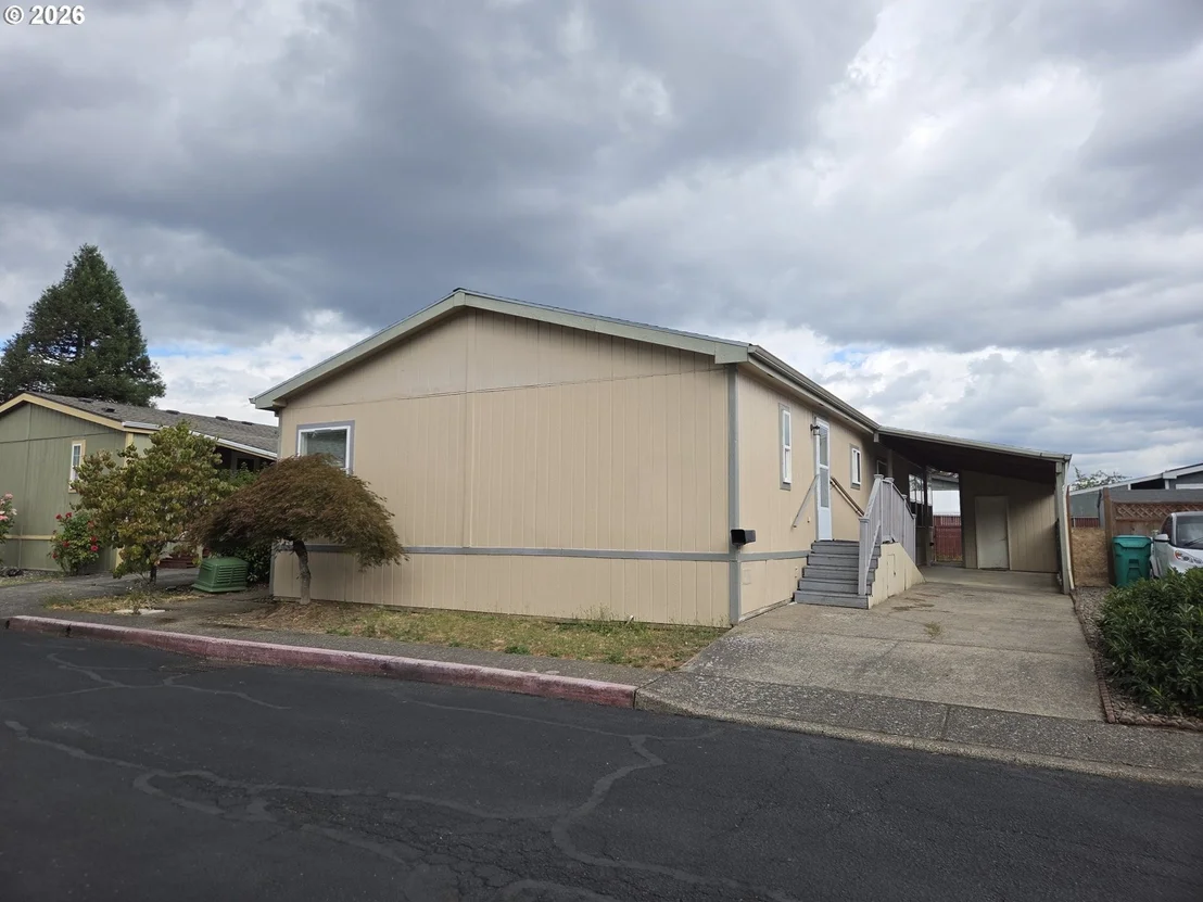 Photo of Unit 121 at 1949 SE PALMQUIST RD