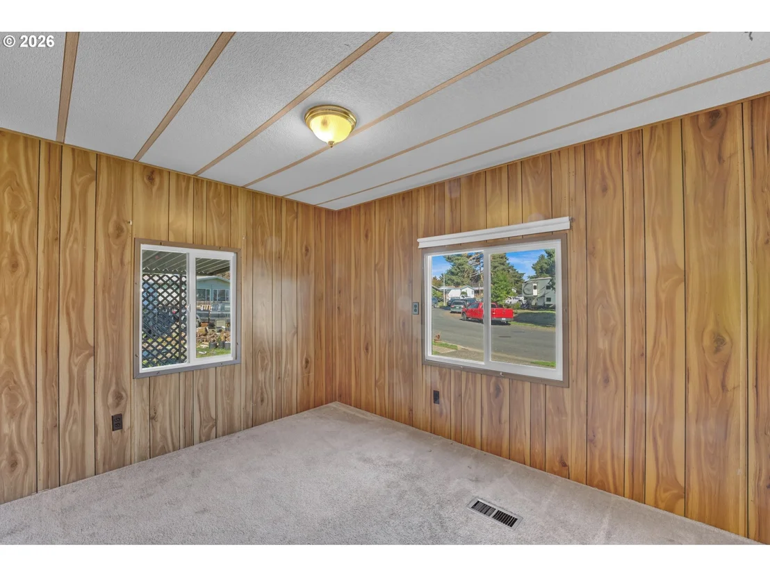 Photo of 231 CRESWOOD DR