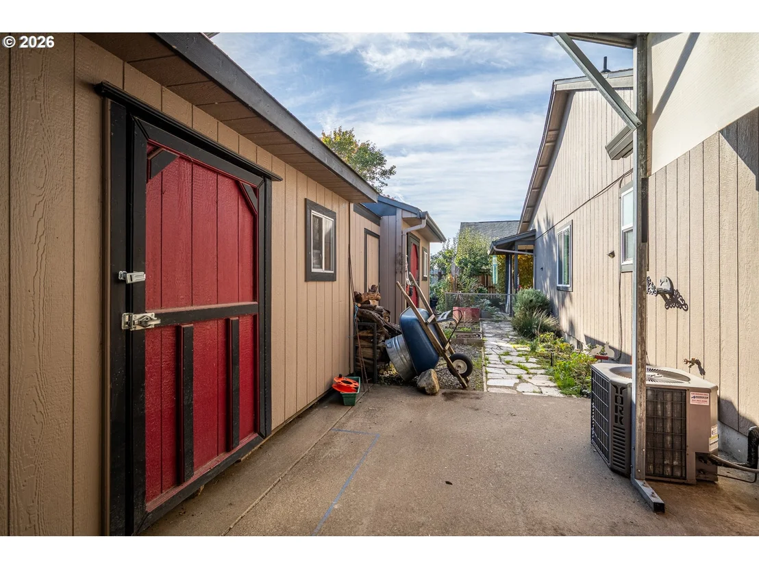 Photo of 1061 APPLEGATE PL