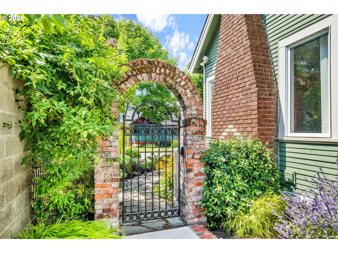Photo of 39 ASH ST