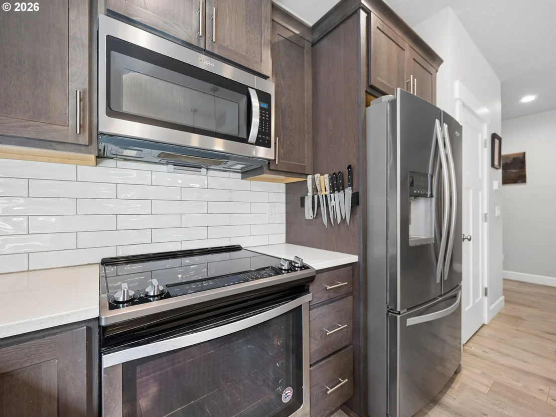 Photo of 1090 NE REGAN HILL LOOP
