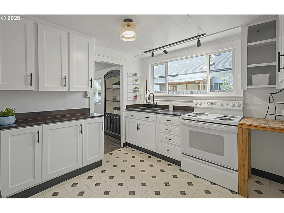 Photo of 1875 W 18TH AVE