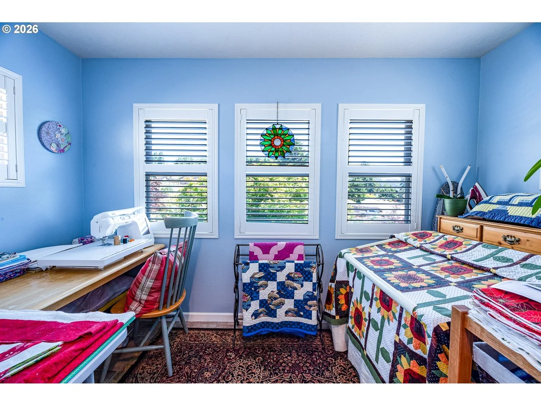 Photo of 384 EDGEVIEW DR