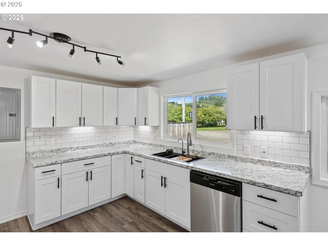 Photo of 165 N 15TH ST