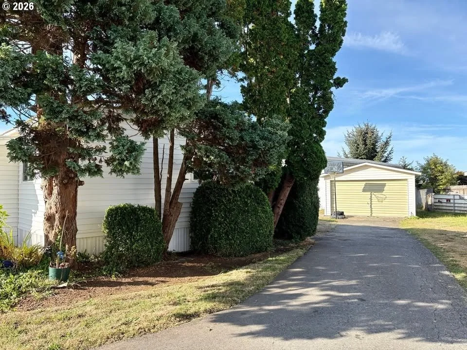 Photo of 15936 BAY VIEW DR
