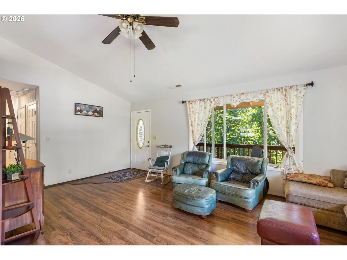 Photo of 123 BURCHARD DR