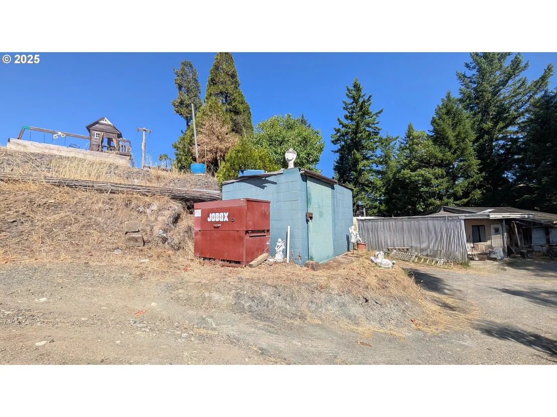 Photo of 900 OLD CABIN DR