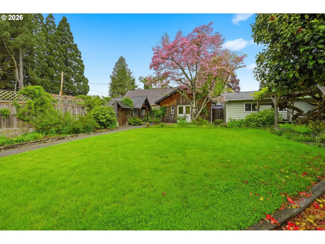 Photo of 394 CHERRY DR