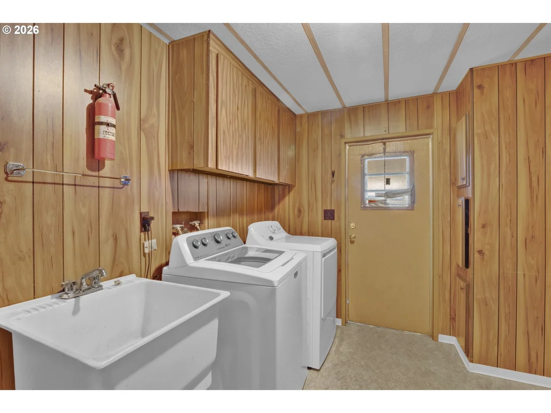 Photo of 231 CRESWOOD DR