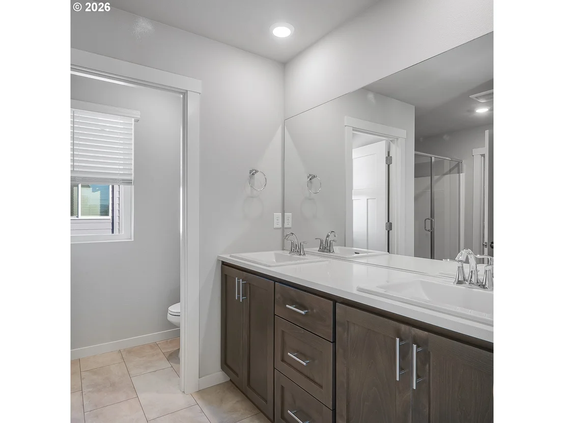 Photo of 955 Legacy ST