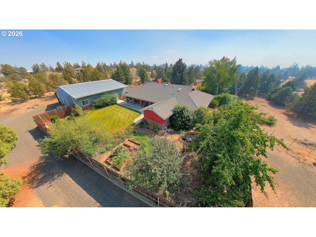 Photo of 200 SE CRESTVIEW LN