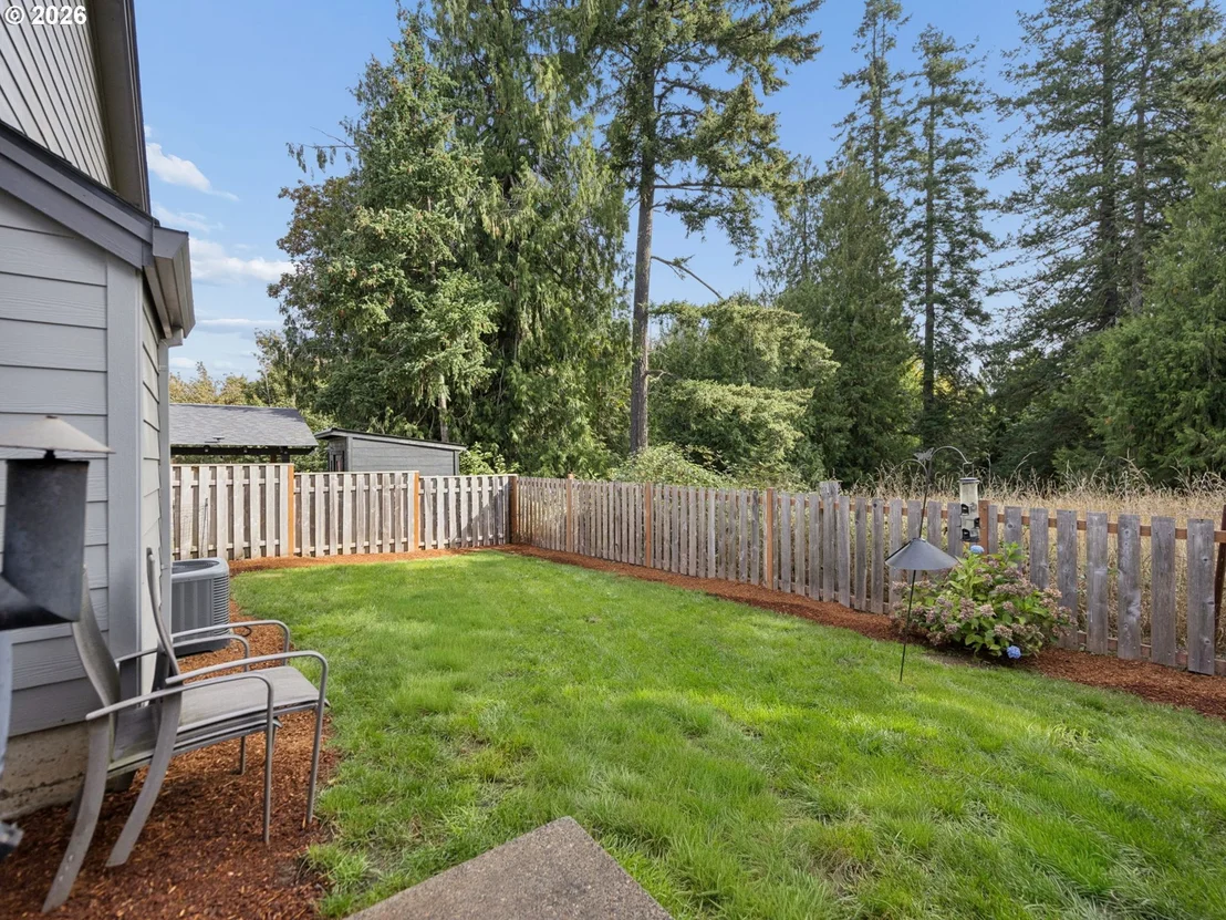 Photo of 1090 NE REGAN HILL LOOP