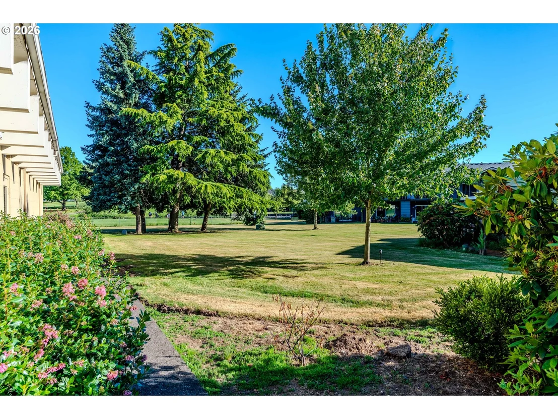 Photo of 1802 NE HOGAN DR