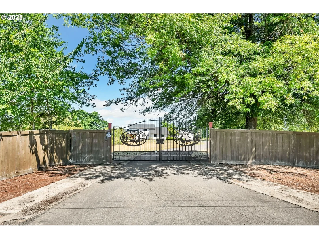 Photo of 27725 Royal
