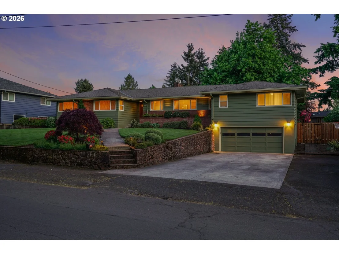 Photo of 230 PARK DR
