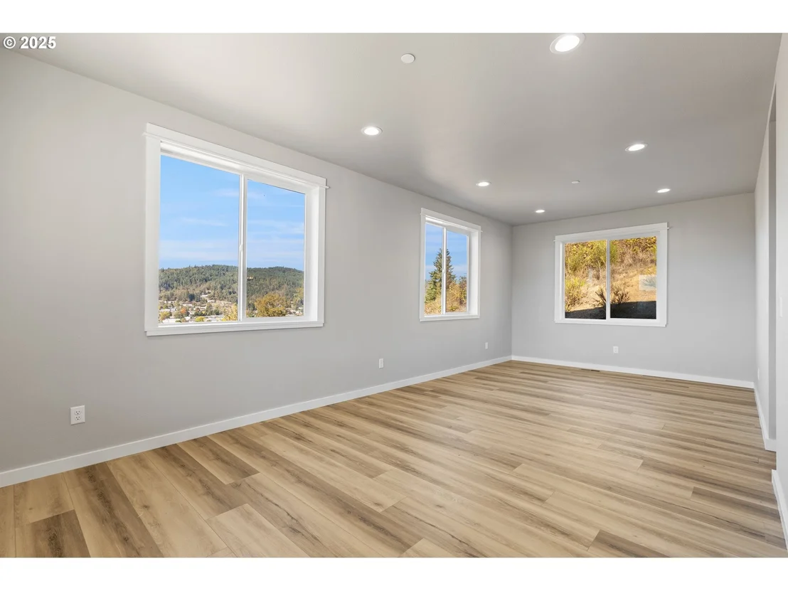 Photo of 664 BROOKS LOOP