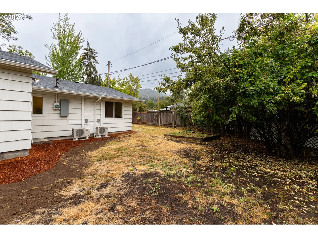 Photo of 395 E 46TH AVE