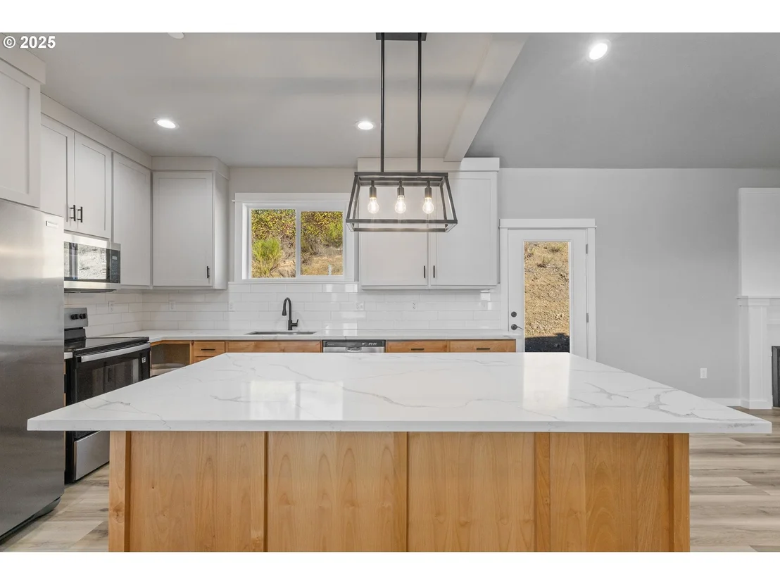 Photo of 664 BROOKS LOOP