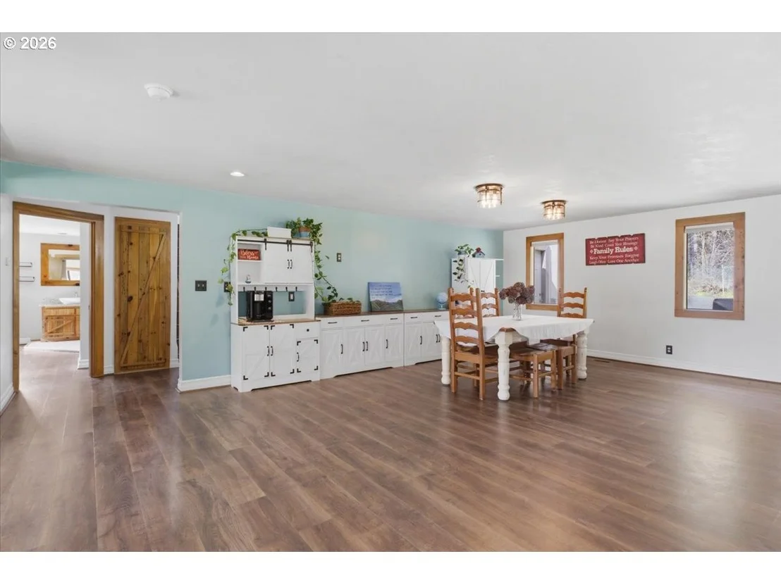 Photo of 40875 PEOPLES DR