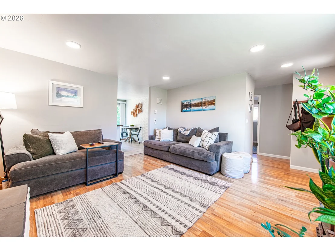 Photo of 5621 CODY AVE