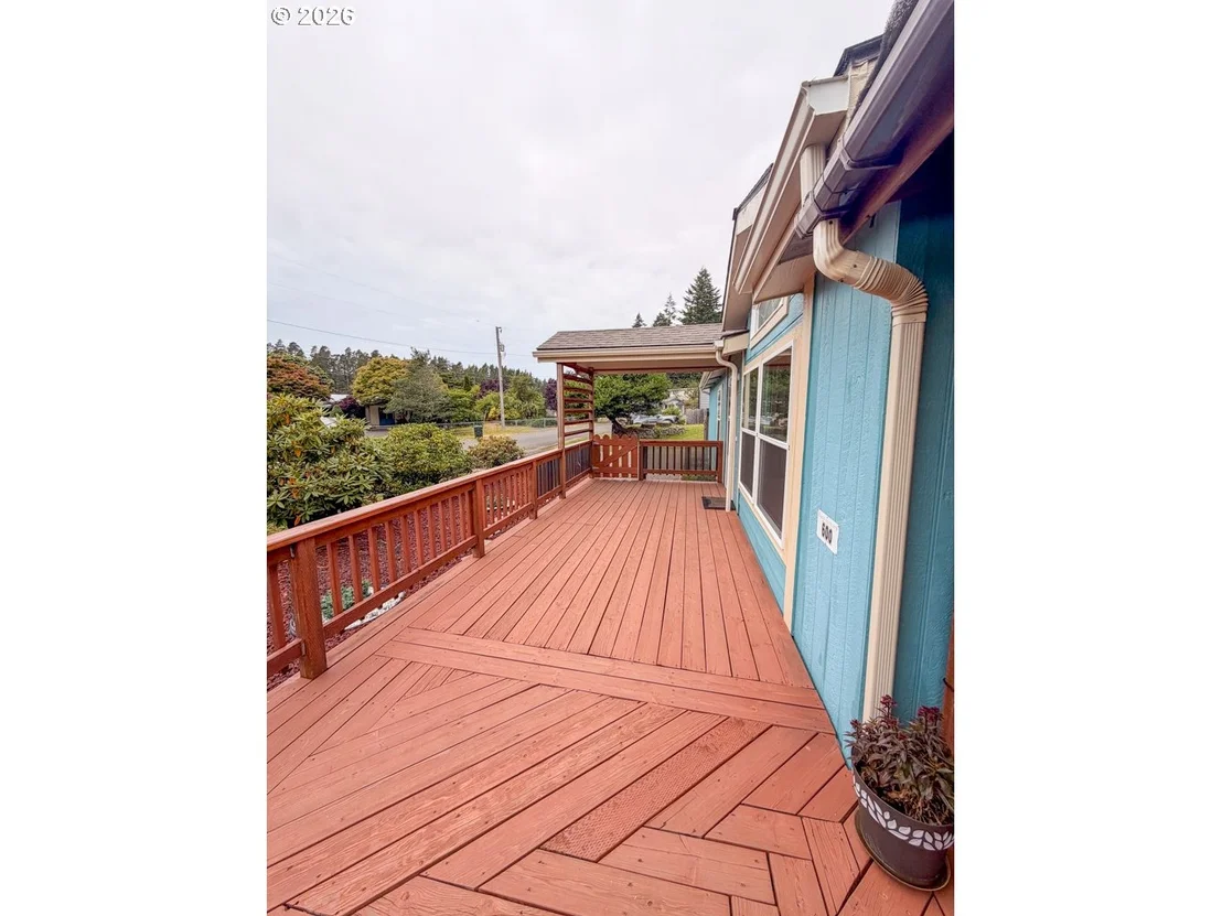 Photo of 600 TIARA ST