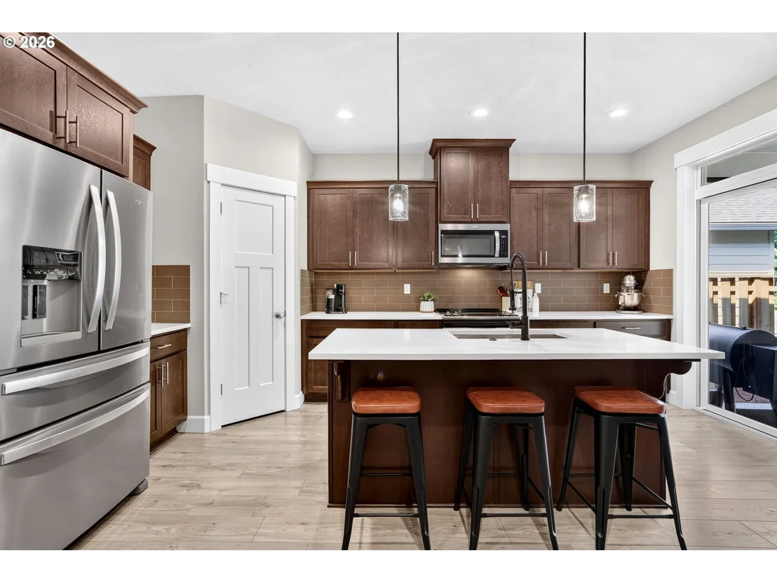 Photo of 1094 NE REGAN HILL LOOP