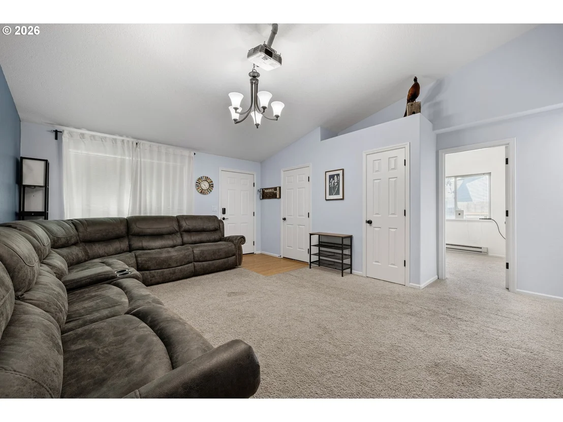 Photo of 850 E BENJAMIN AVE