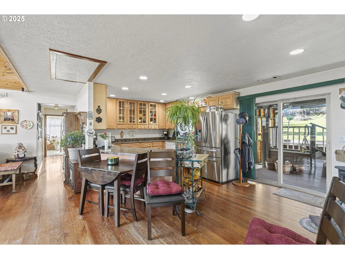 Photo of 889 H AVE