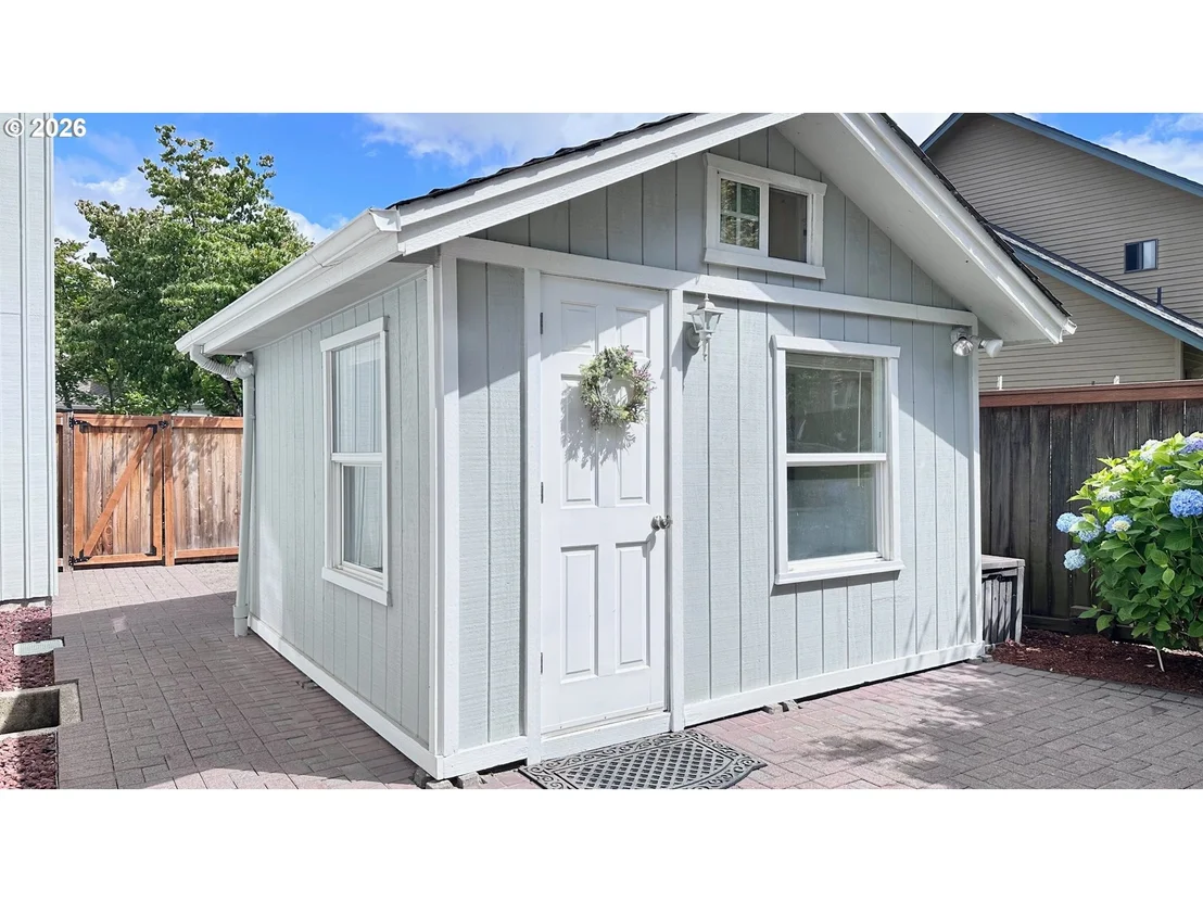 Photo of 1364 VICTORIAN WAY