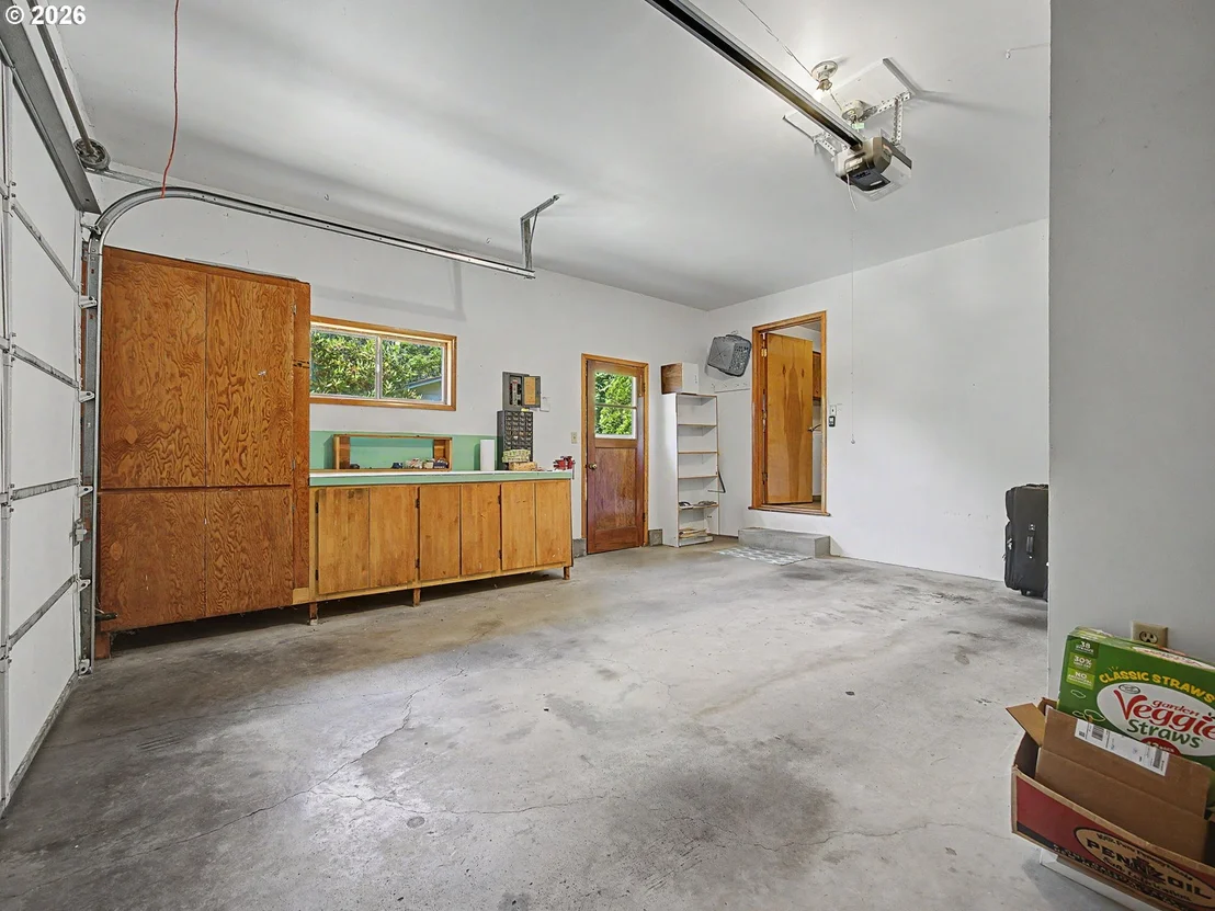 Photo of 250 SE JUNIPER AVE