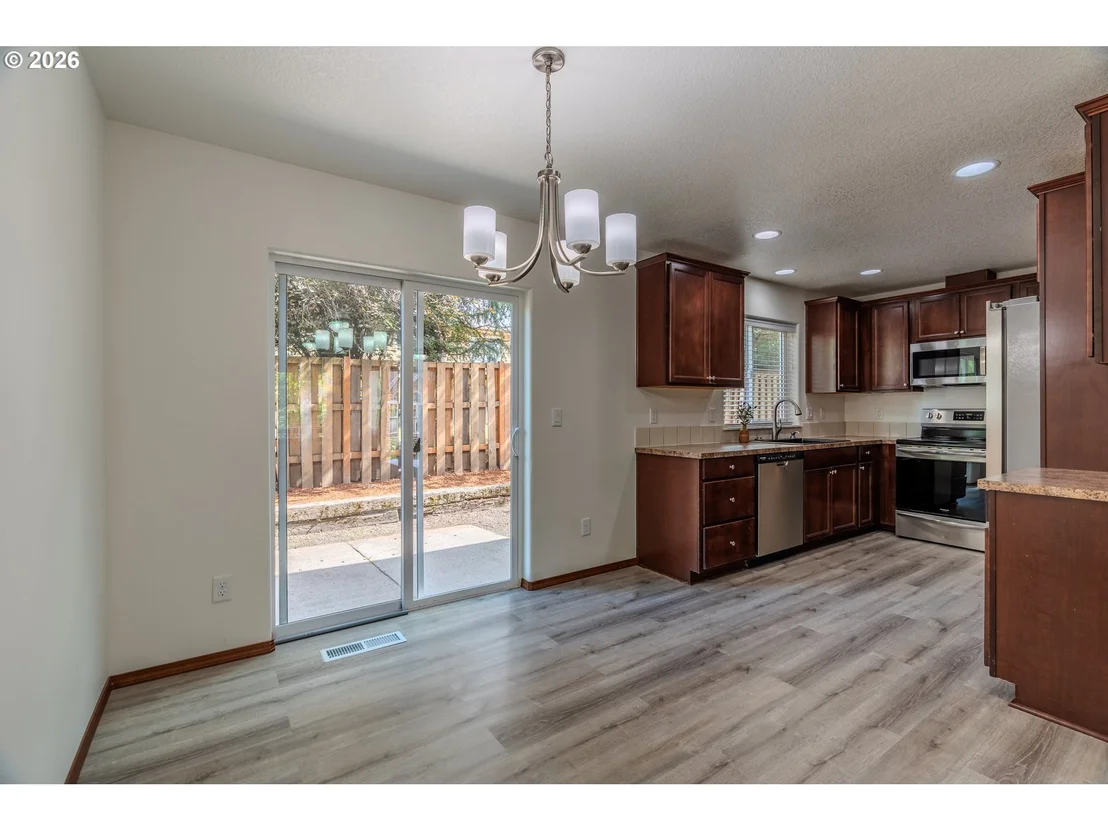 Photo of 2013 NW BELLA VISTA DR