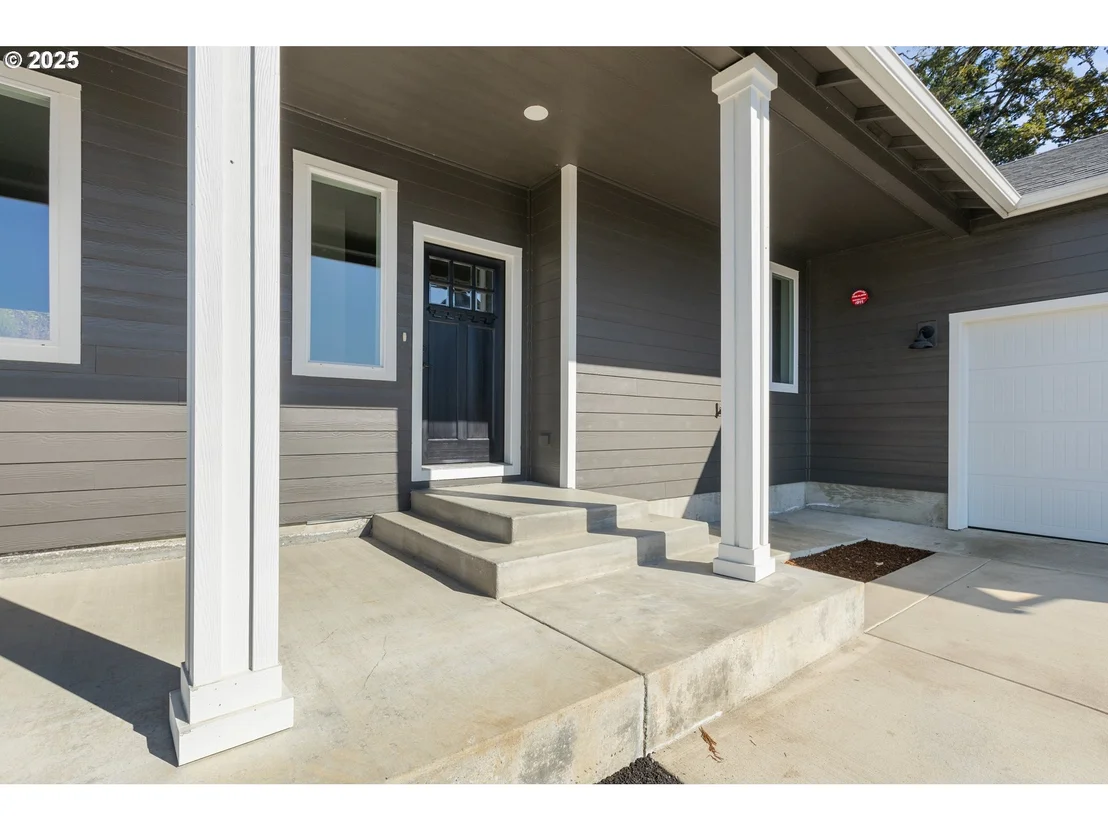 Photo of 664 BROOKS LOOP
