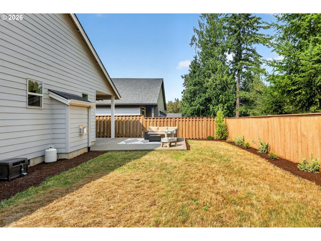 Photo of 1094 NE REGAN HILL LOOP