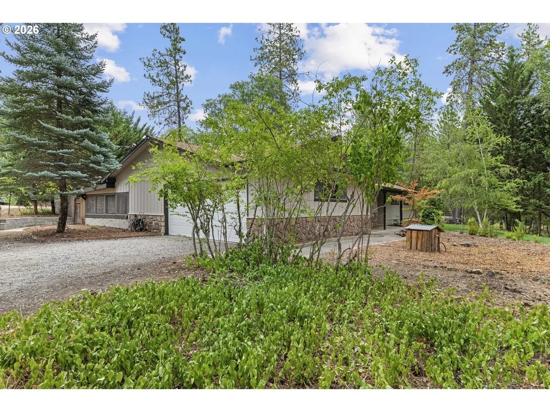 Photo of 135 ROLLING HILLS DR