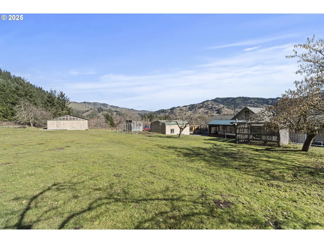 Photo of 889 H AVE
