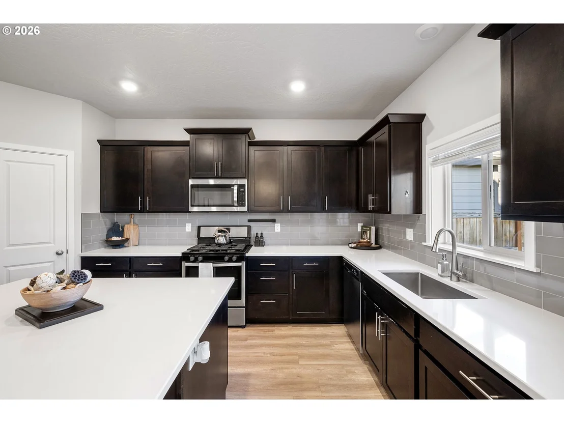Photo of 2452 W 9TH AVE