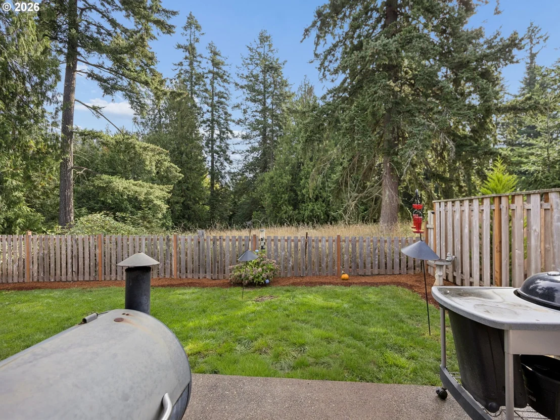 Photo of 1090 NE REGAN HILL LOOP
