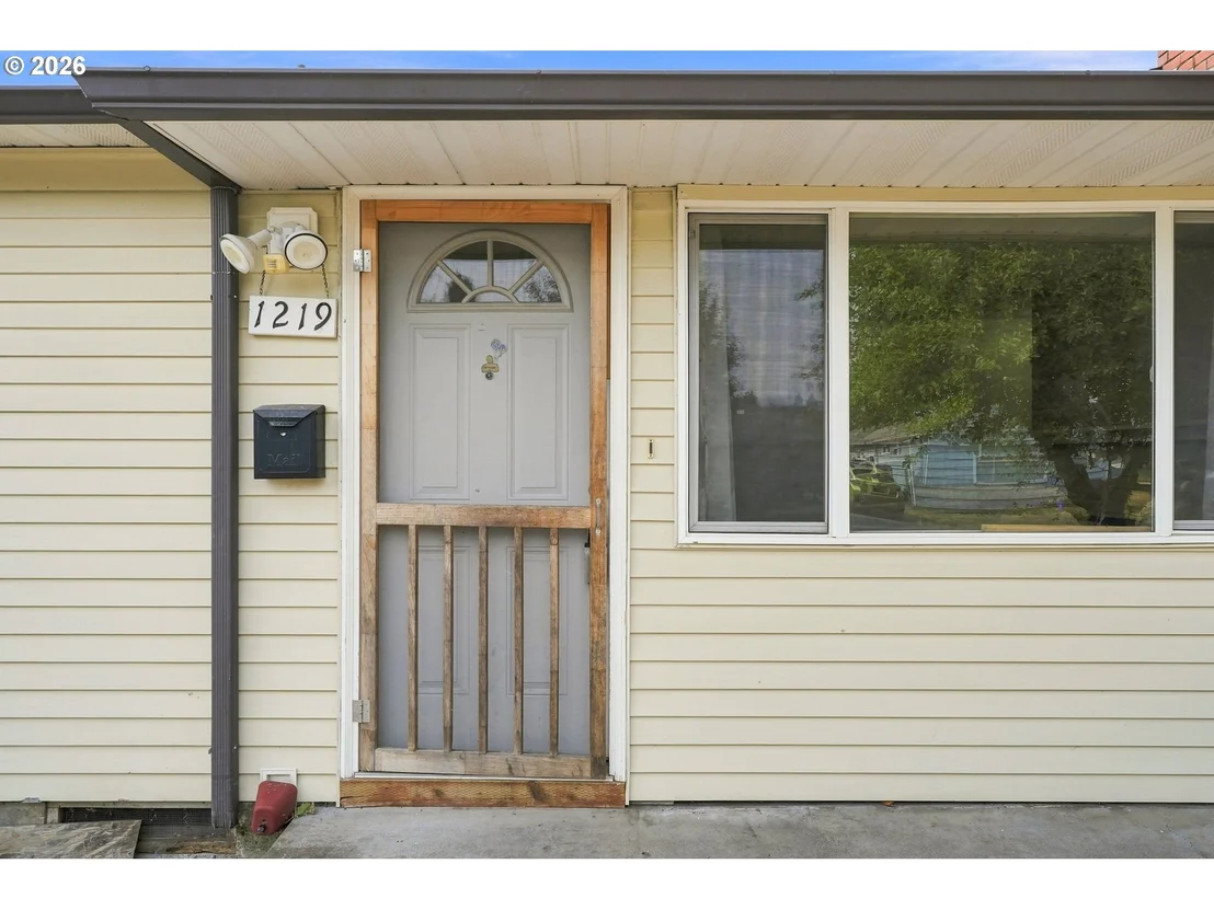 Photo of 1219 PLEASANT ST