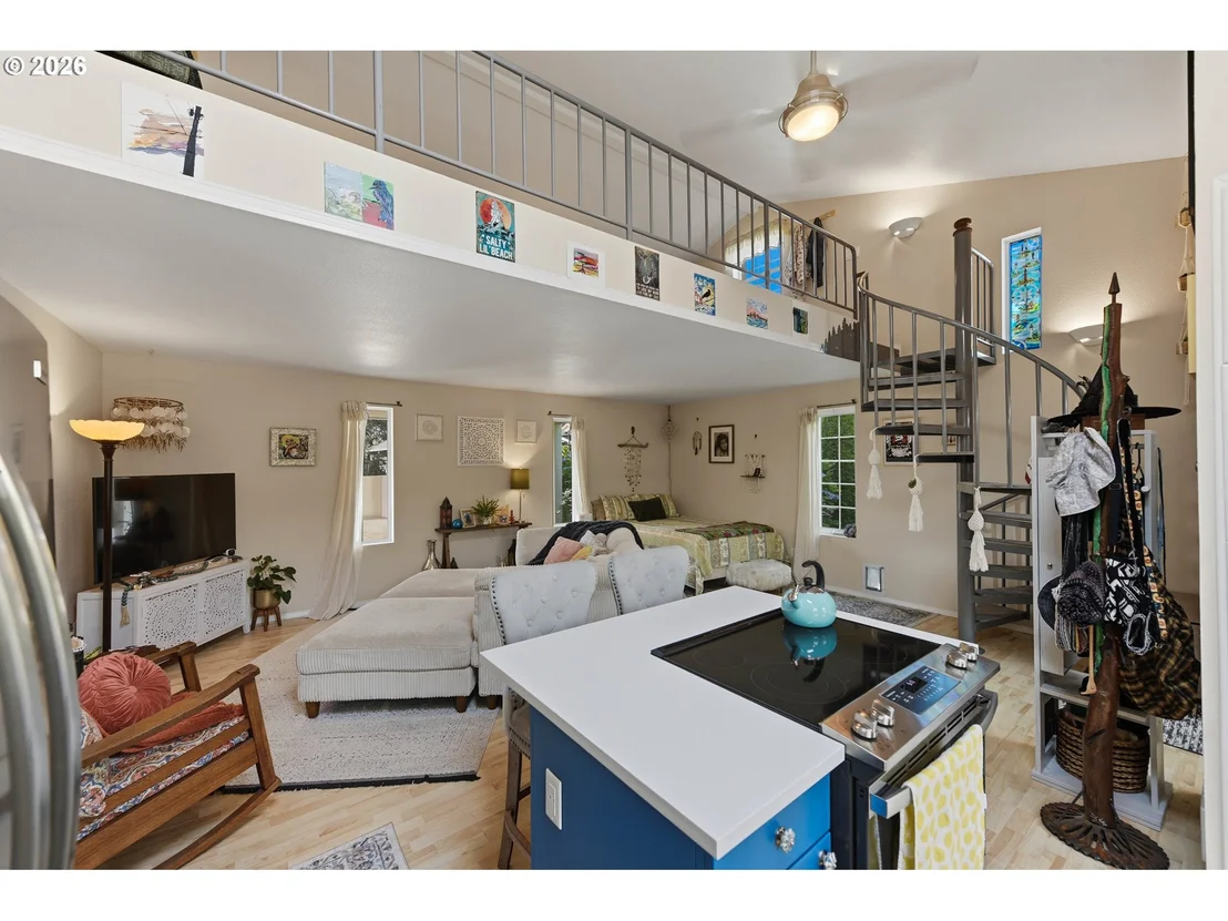 Photo of 10 PINE LN