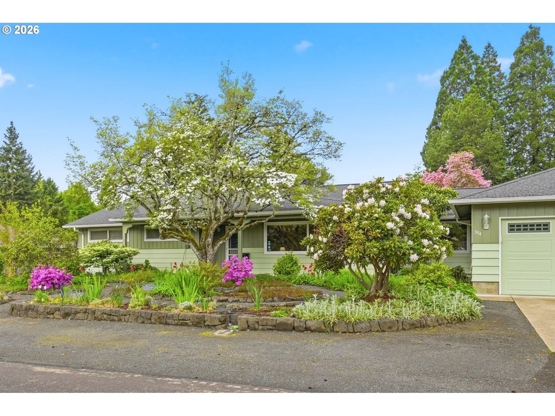 Photo of 394 CHERRY DR