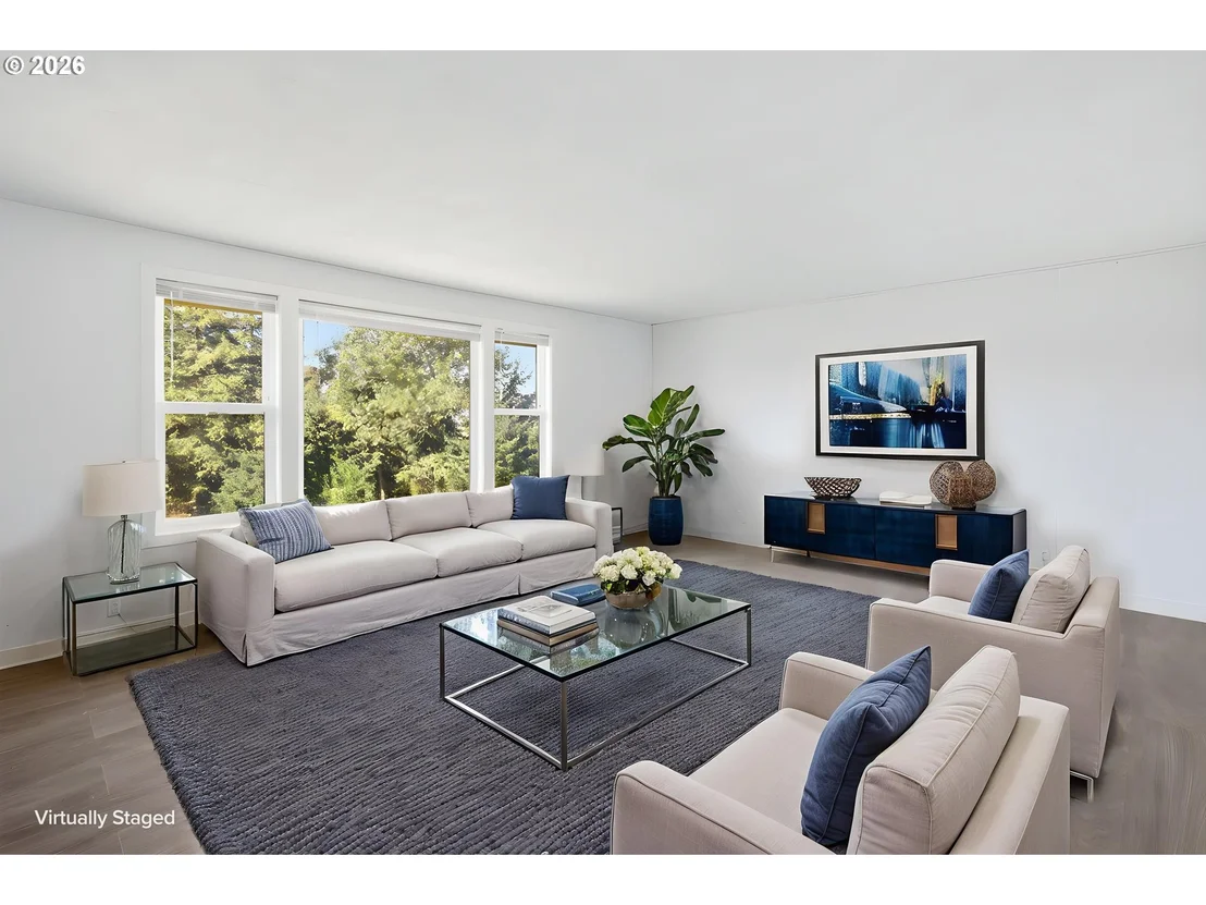Photo of 682 SUNSET DR